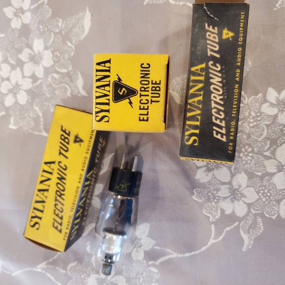 Set of 3 Vintage Sylvania Electronic 2x2a Vacuum Tube Bulbs - Picture 3 of 6